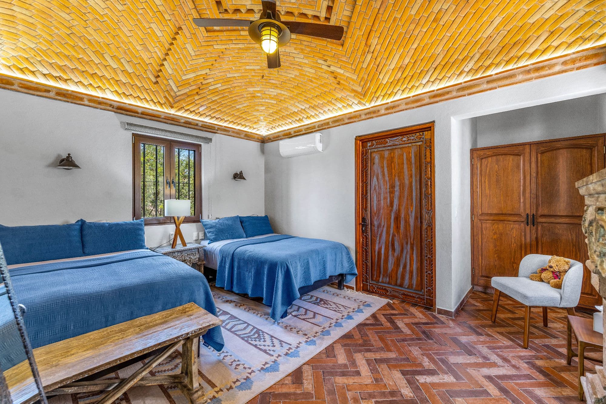 Casa de Gracias — Centro, San Miguel de Allende — photo 10 — artisanal bedroom with luminous vaulted ceiling