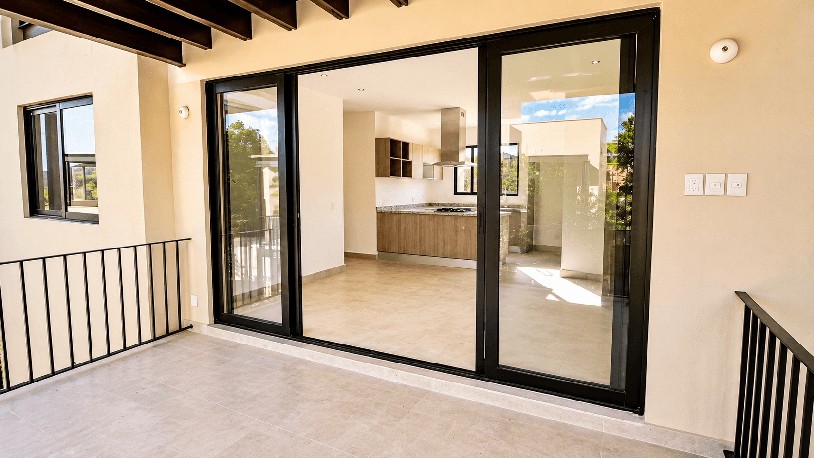 Penthouse Punta del Cielo — La Lejona, San Miguel de Allende — photo 6 — luminous open-plan living, seamless indoor-outdoor flow