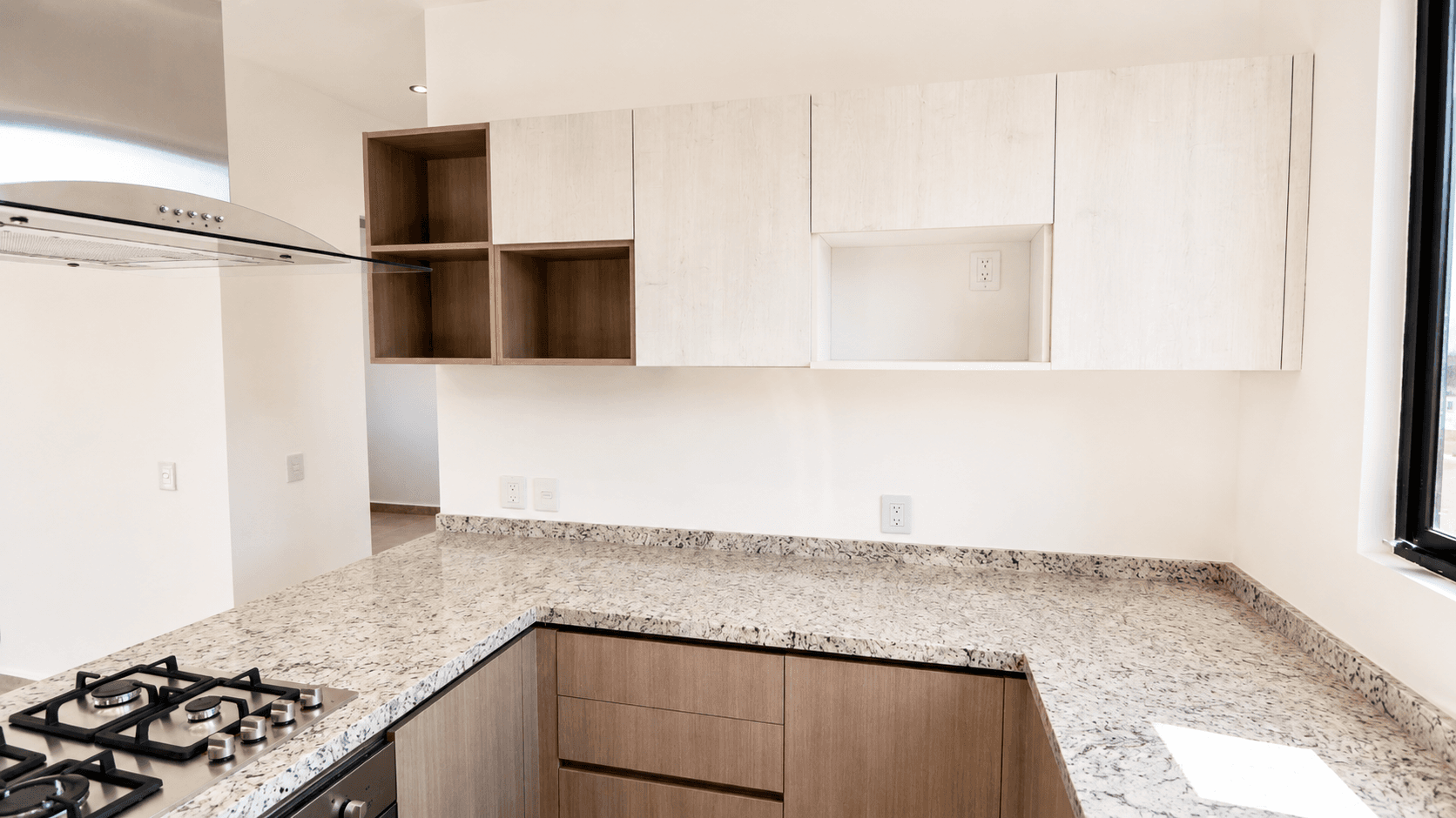 Penthouse Punta del Cielo — La Lejona, San Miguel de Allende — photo 9 — contemporary kitchen with elegant granite counters