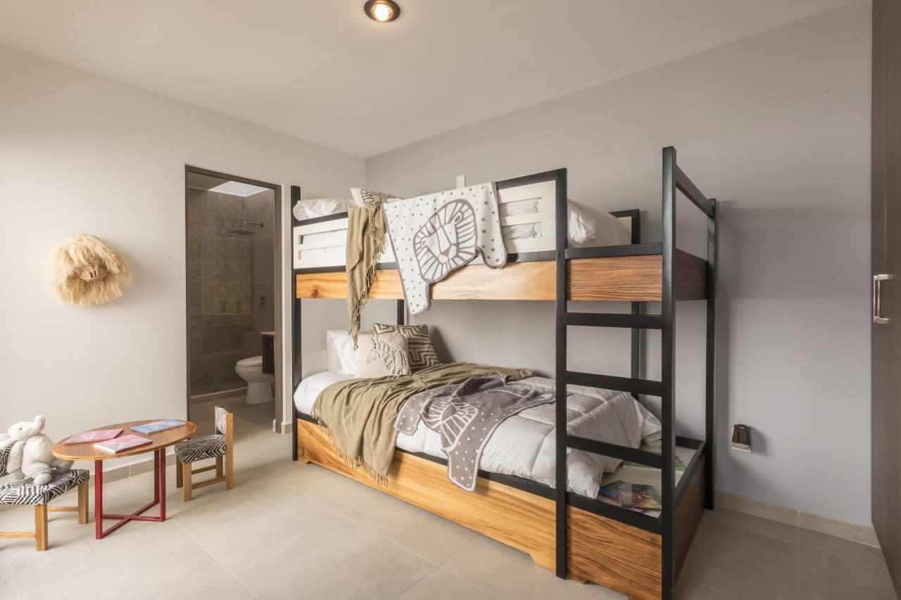 Oleo Van Gogh Roof Top 6 — Zirándaro, San Miguel de Allende — photo 5 — bright guest quarters, elegant bunk beds
