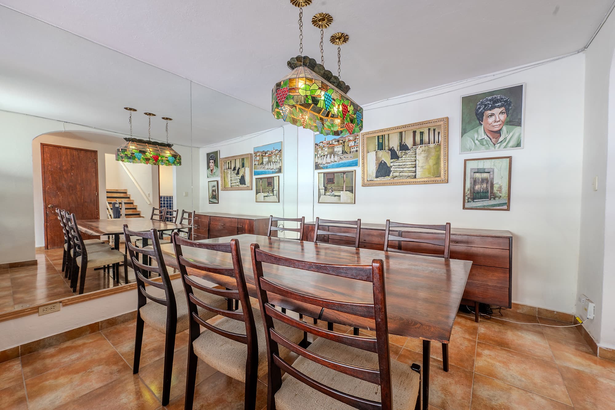 Casa Actriz — La Lejona, San Miguel de Allende — photo 4 — elegant dining with artistic charm