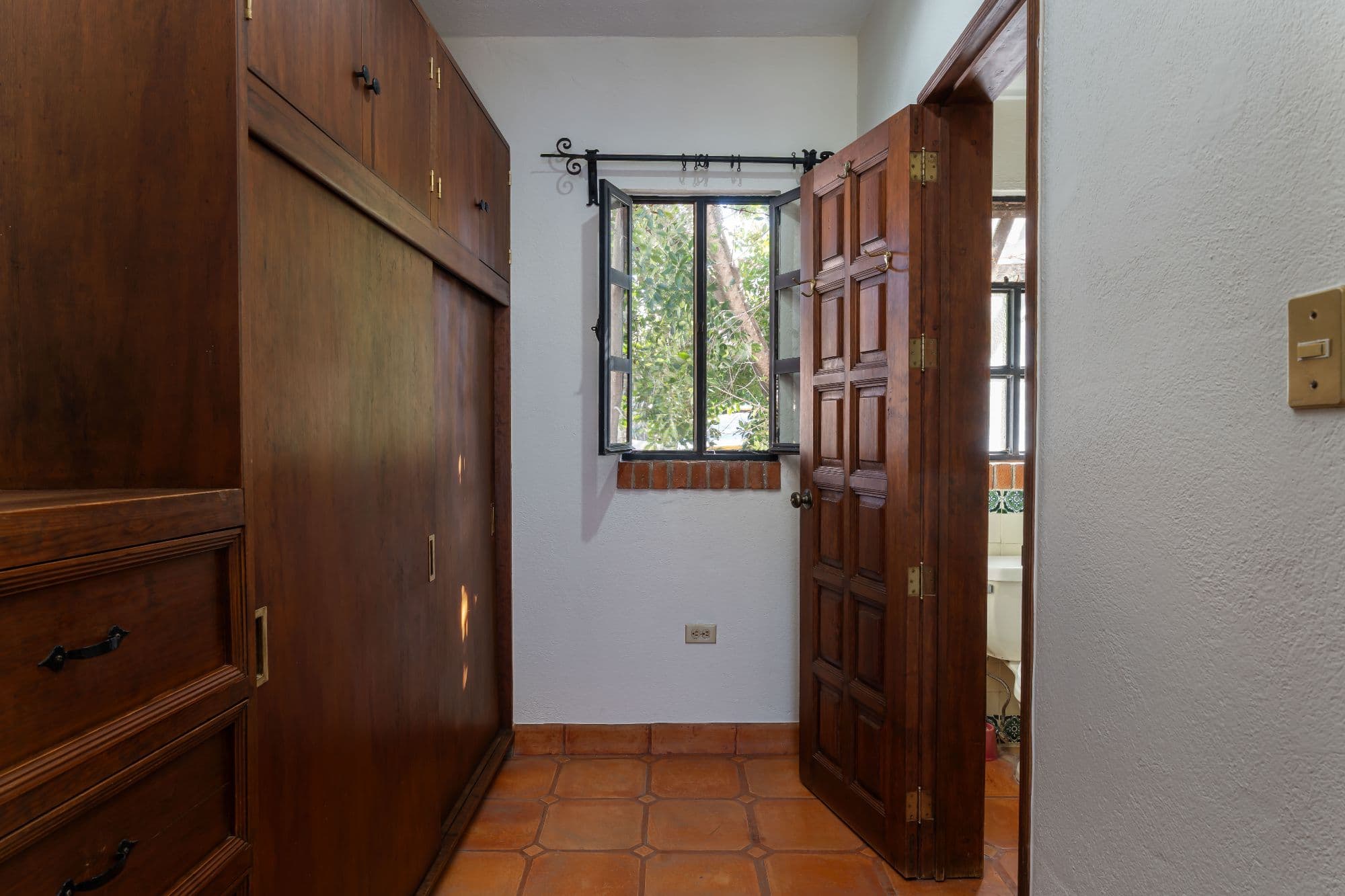 Casa Hidden Nook — San Antonio, San Miguel de Allende — photo 20 — charming colonial hallway with natural light
