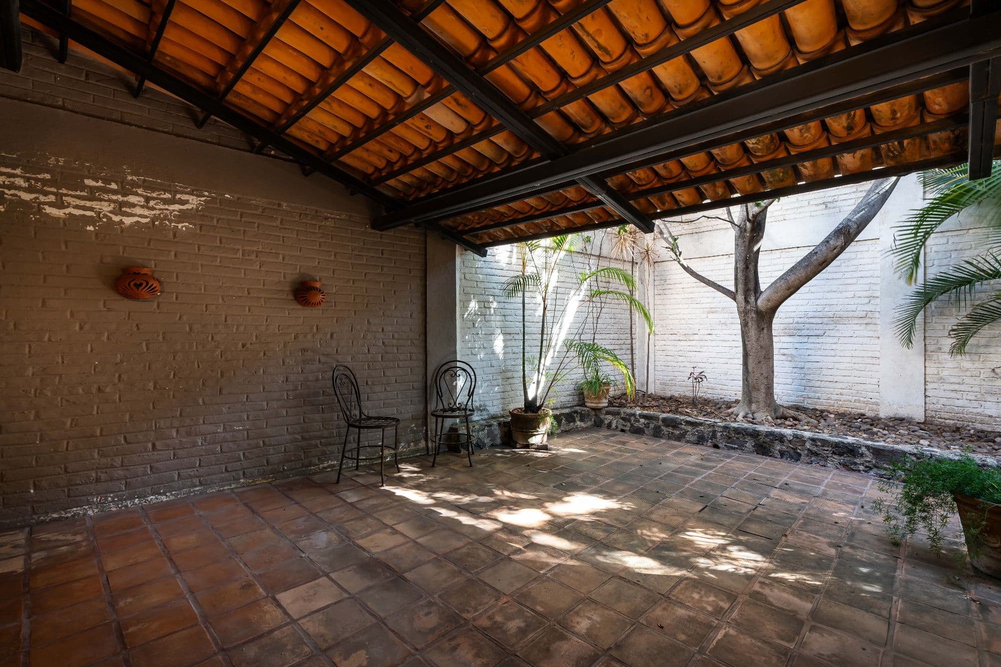 Casa Hidden Nook — San Antonio, San Miguel de Allende — photo 9 — charming covered courtyard, dappled sunlight