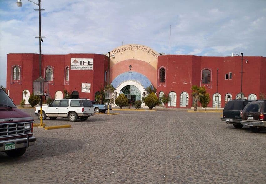 Locales comerciales Plaza Real del Conde — Atascadero (Arcos de San Miguel), San Miguel de Allende — photo 5 — iconic beachfront venue, vibrant architectural landmark