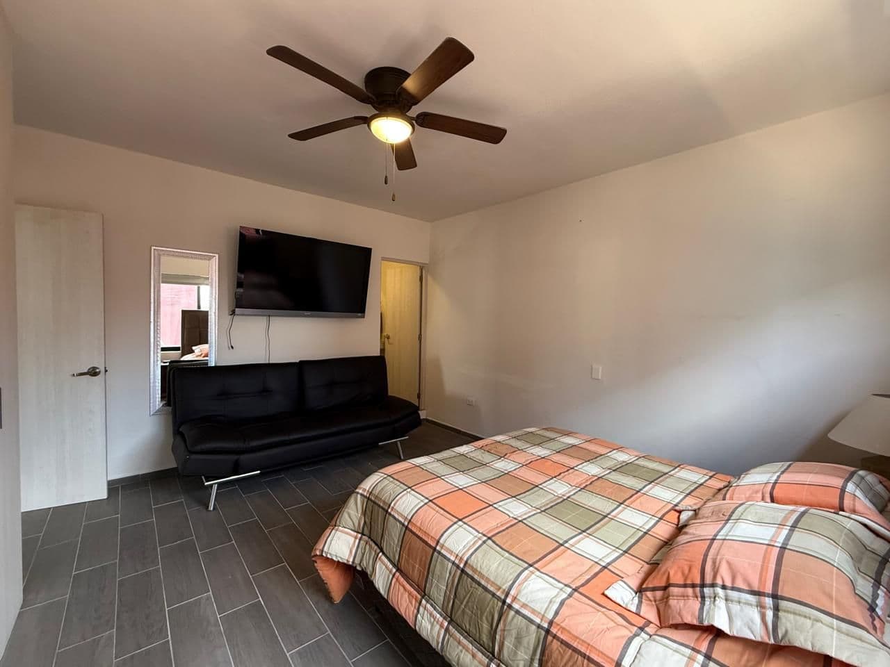 Vistas Del Capricho — El Capricho, San Miguel de Allende — photo 14 — spacious bedroom suite, entertainment ready