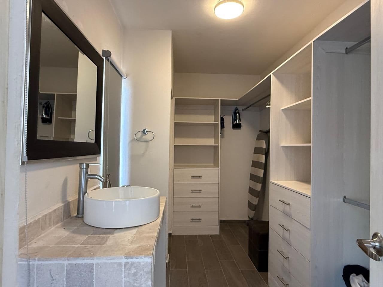 Vistas Del Capricho — El Capricho, San Miguel de Allende — photo 10 — spa-inspired master bath with luxe finishes
