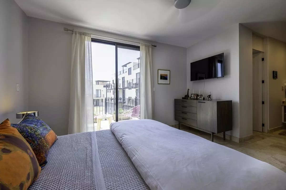 Casa Alegria — Atascadero (Arcos de San Miguel), San Miguel de Allende — photo 5 — bright, modern bedroom with scenic views