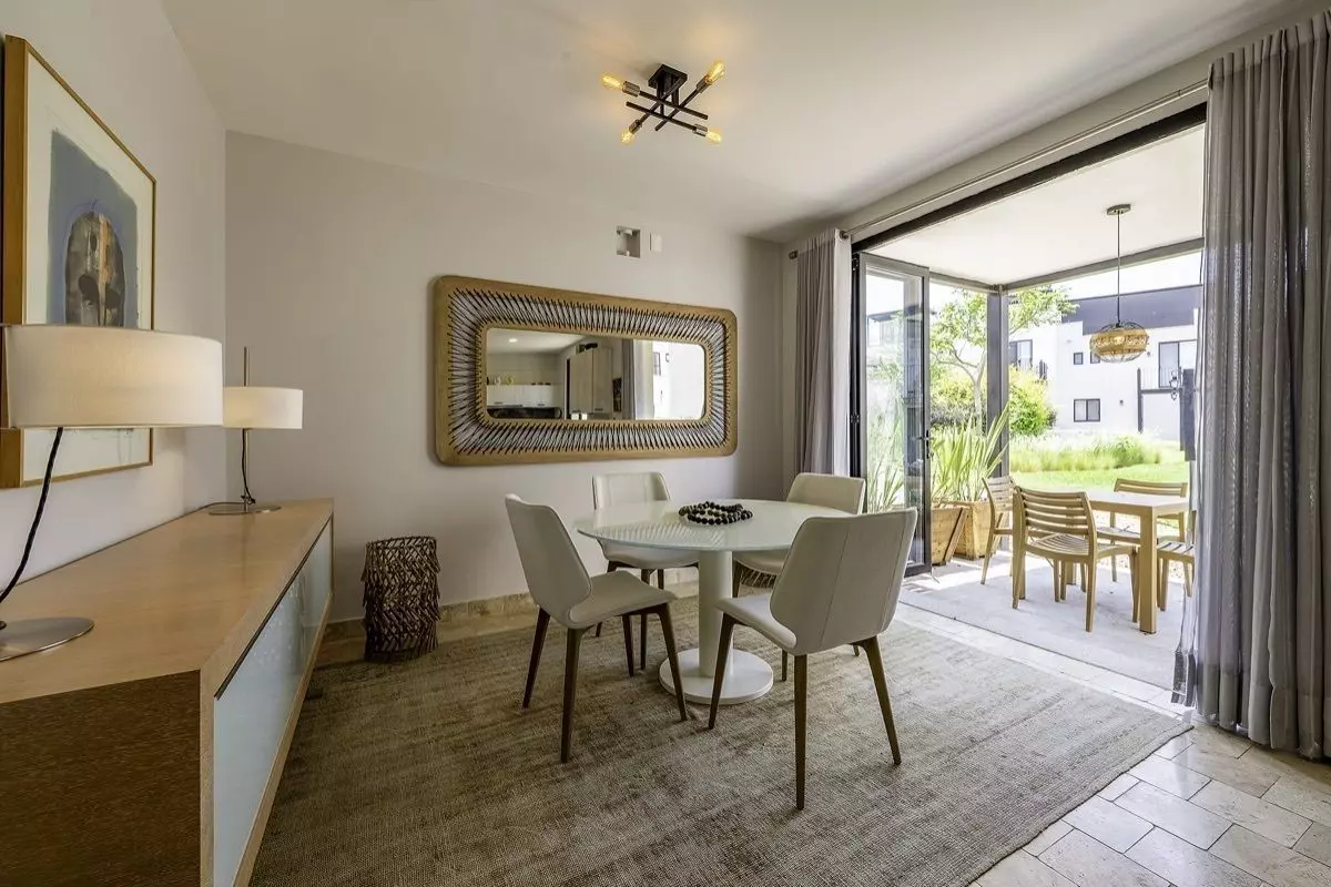 Casa Alegria — Atascadero (Arcos de San Miguel), San Miguel de Allende — photo 23 — radiant dining with seamless outdoor flow