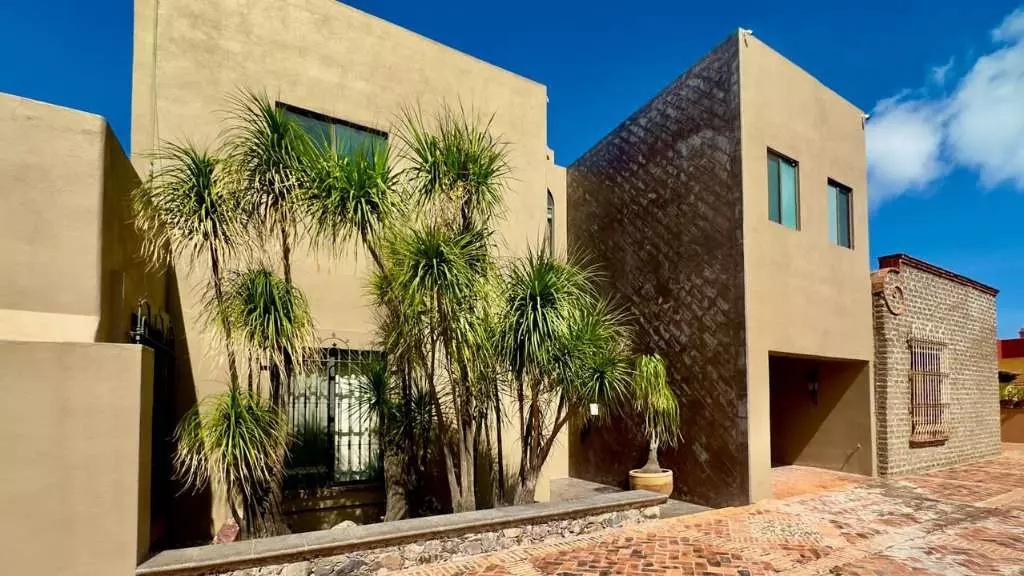 La Raiz De Las Nubes Los Balcones — Balcones, San Miguel de Allende — photo 9 — contemporary elegance meets tropical charm