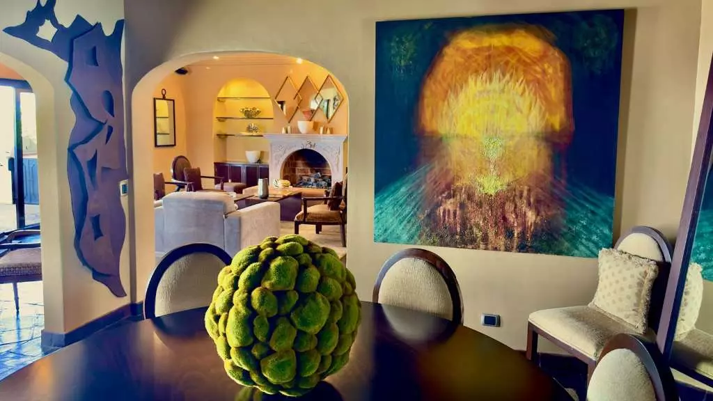La Raiz De Las Nubes Los Balcones — Balcones, San Miguel de Allende — photo 14 — sophisticated contemporary lounge with curated art