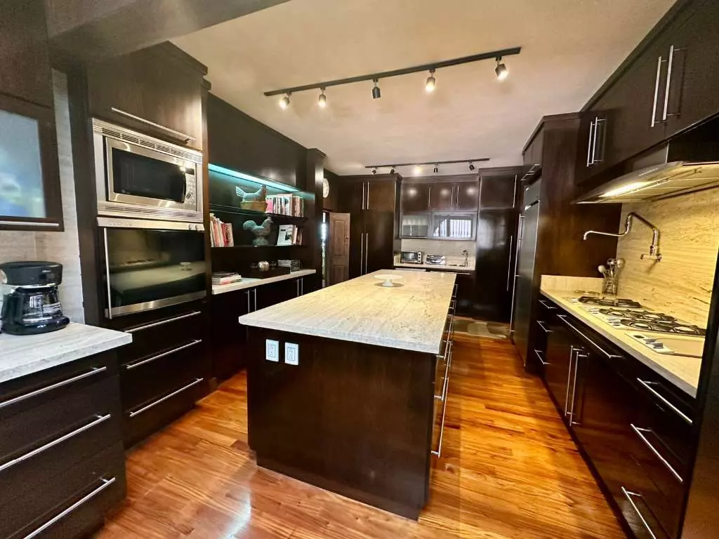 La Raiz De Las Nubes Los Balcones — Balcones, San Miguel de Allende — photo 16 — sophisticated dark cabinetry, gleaming marble island