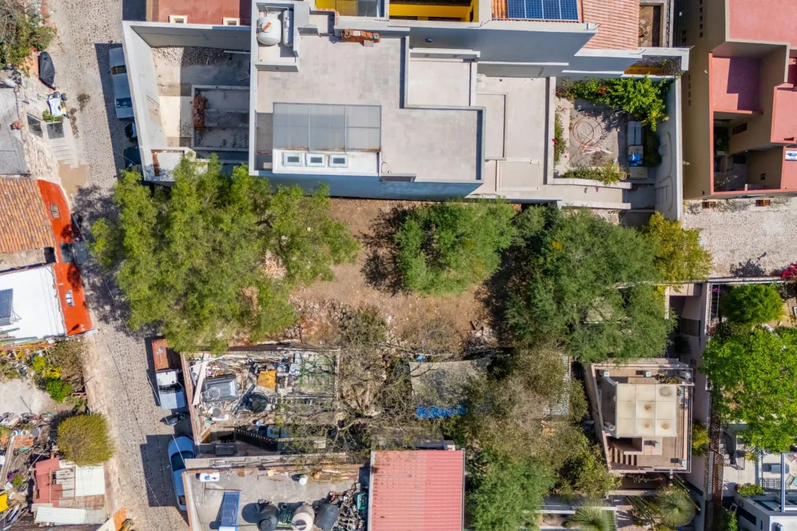 EL OBRAJE LOT — El Obraje, San Miguel de Allende — photo 3 — lush garden, modern architectural masterpiece