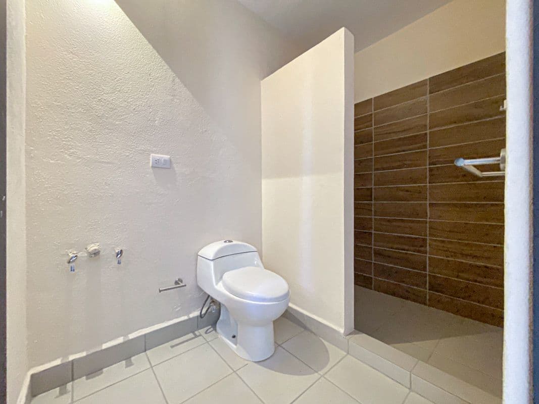 Casa Laura — Las Brisas, San Miguel de Allende — photo 13 — modern spa-inspired ensuite bathroom