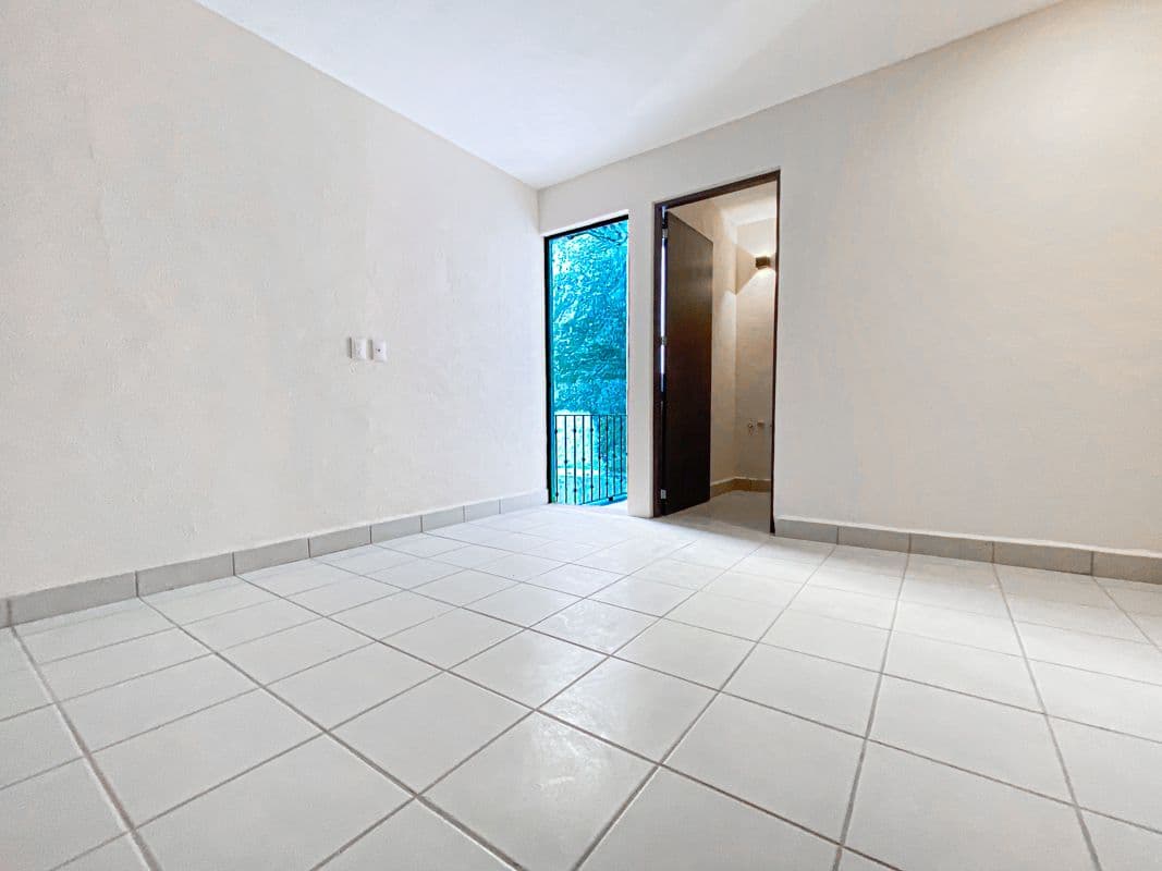 Casa Laura — Las Brisas, San Miguel de Allende — photo 14 — bright bedroom with pool views