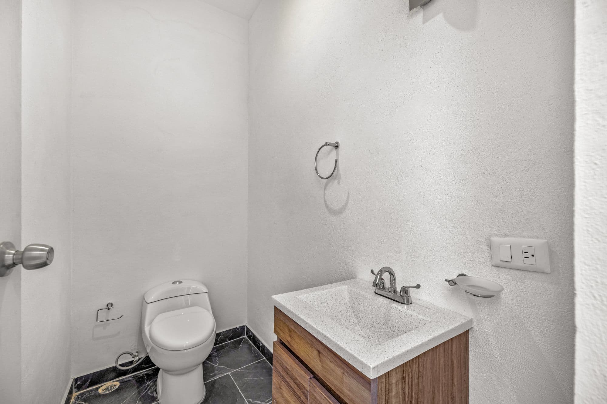 Casa Margarito — Guadalupe, San Miguel de Allende — photo 7 — elegant guest bath, warm wood finishes