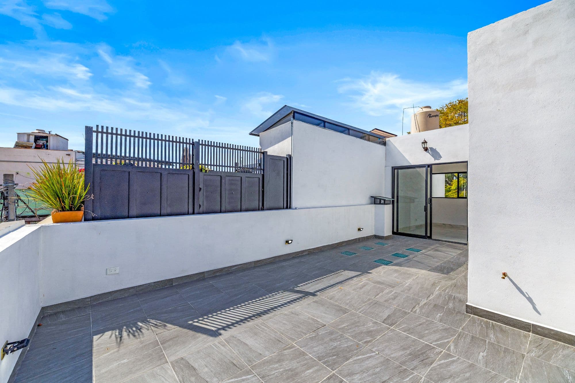 Casa Margarito — Guadalupe, San Miguel de Allende — photo 20 — contemporary terrace, abundant natural light
