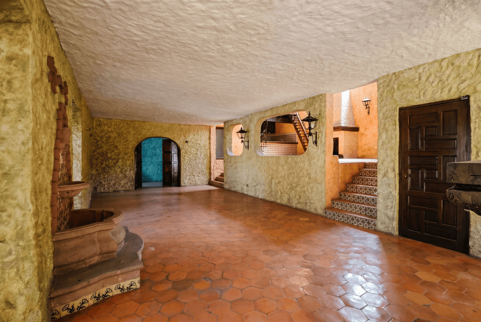 Casa Salida a Qro. — San Miguel de Allende Centro, San Miguel de Allende — photo 9 — authentic colonial hacienda living room