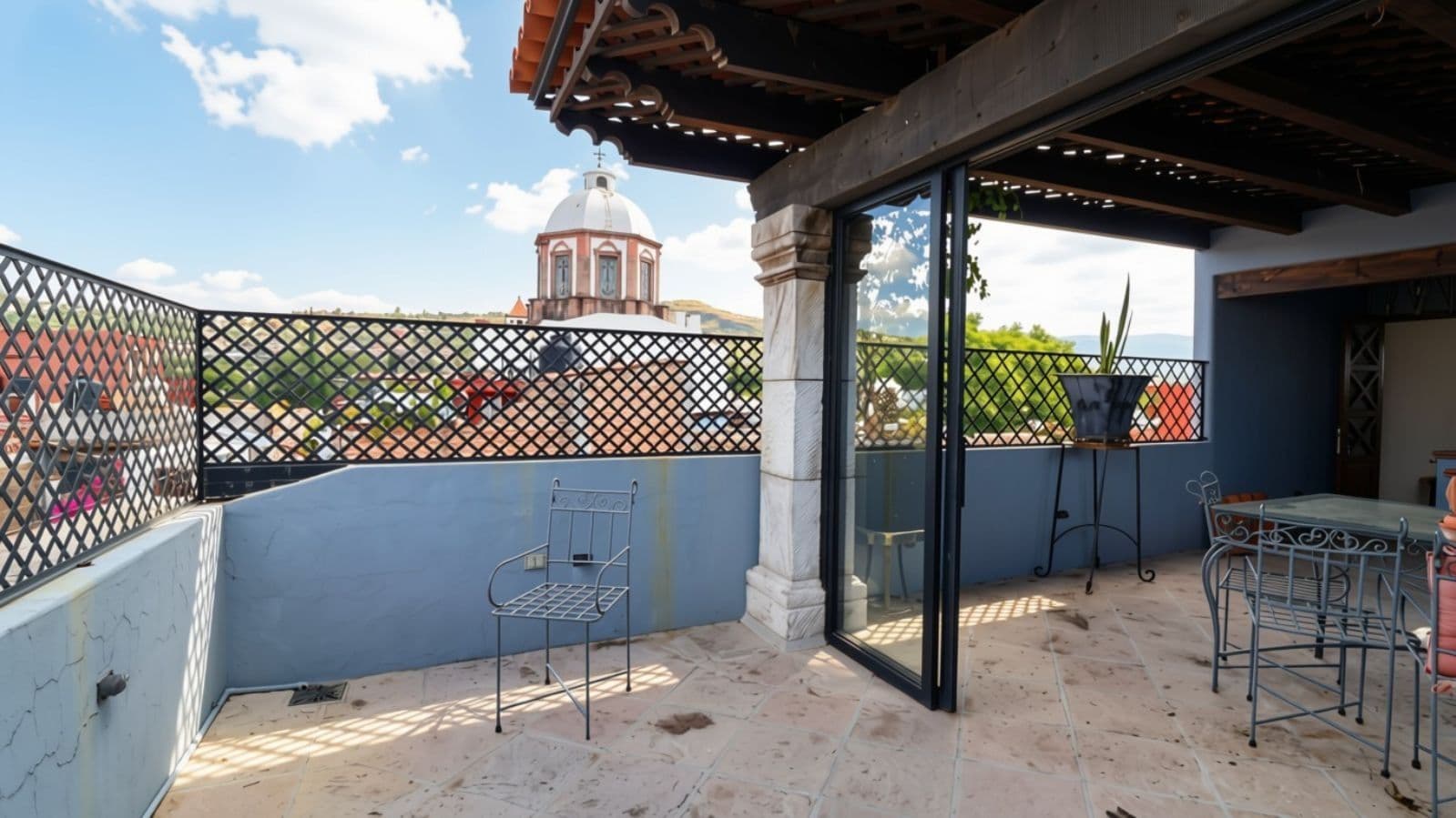 Casa Cocuchas — San Antonio, San Miguel de Allende — photo 4 — stunning rooftop terrace, cathedral views