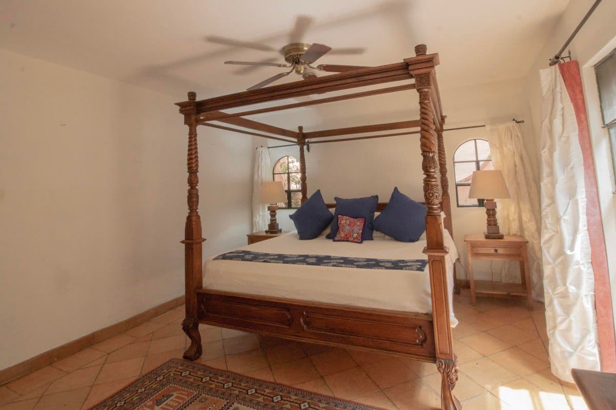 Condo for Sale in Santo Domingo, Atascadero — Centro, San Miguel de Allende — photo 24 — ornate colonial four-poster bedroom