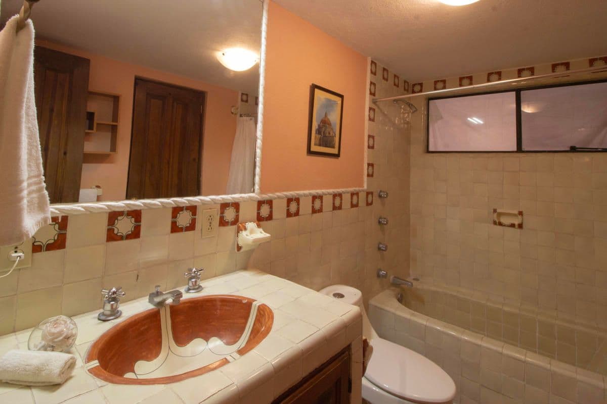 Condo for Sale in Santo Domingo, Atascadero — Centro, San Miguel de Allende — photo 22 — charming traditional bathroom, vibrant character