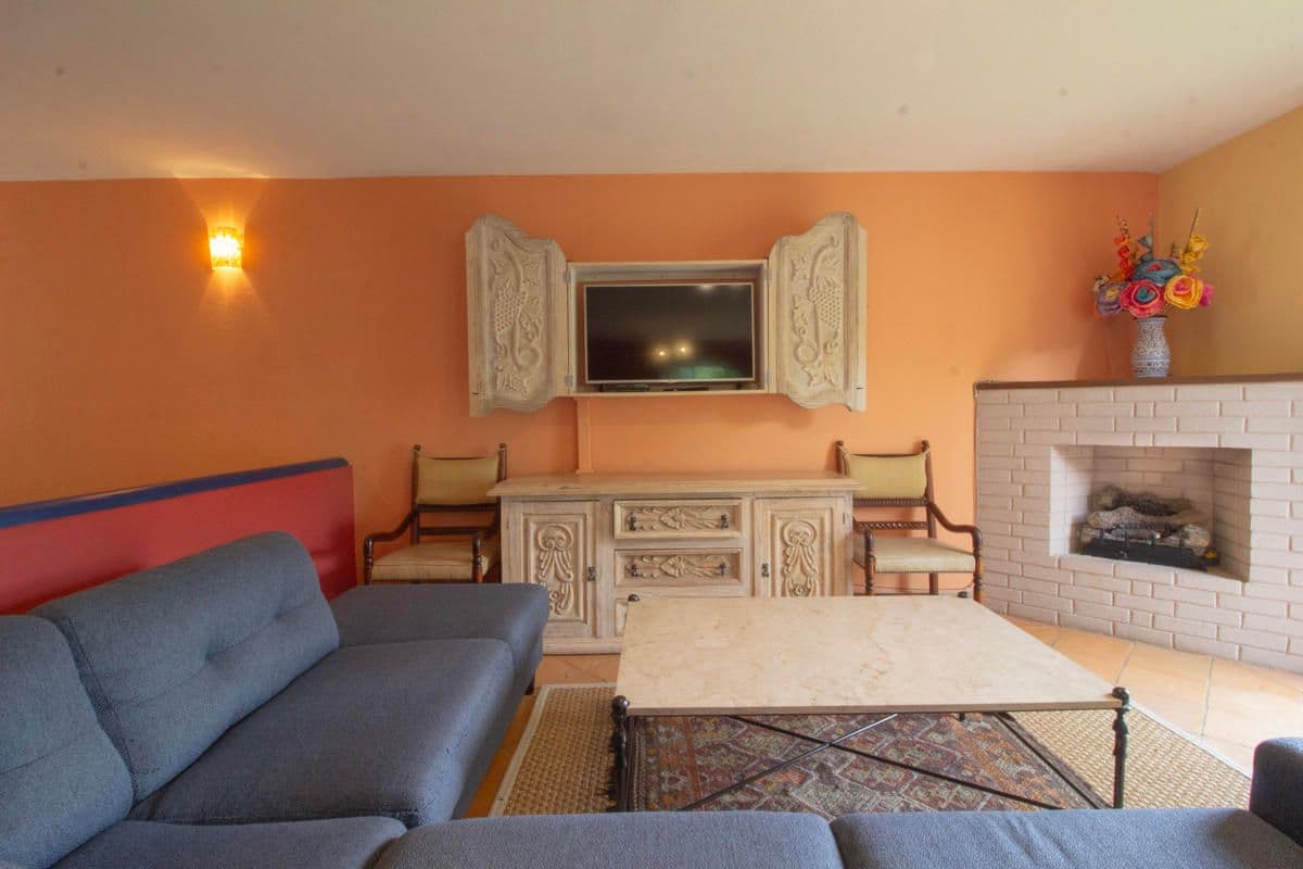 Condo for Sale in Santo Domingo, Atascadero — Centro, San Miguel de Allende — photo 17 — warm, vibrant master suite retreat