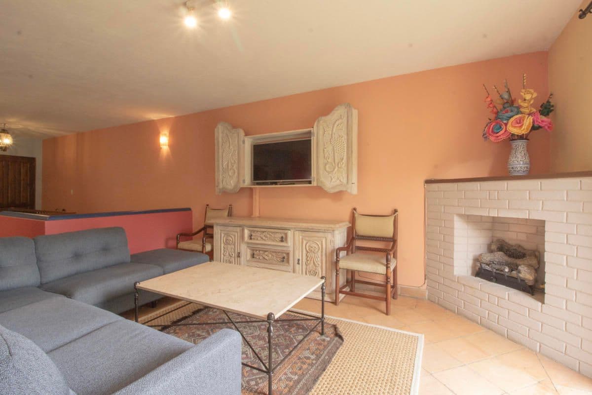 Condo for Sale in Santo Domingo, Atascadero — Centro, San Miguel de Allende — photo 16 — warm, inviting entertainment sanctuary