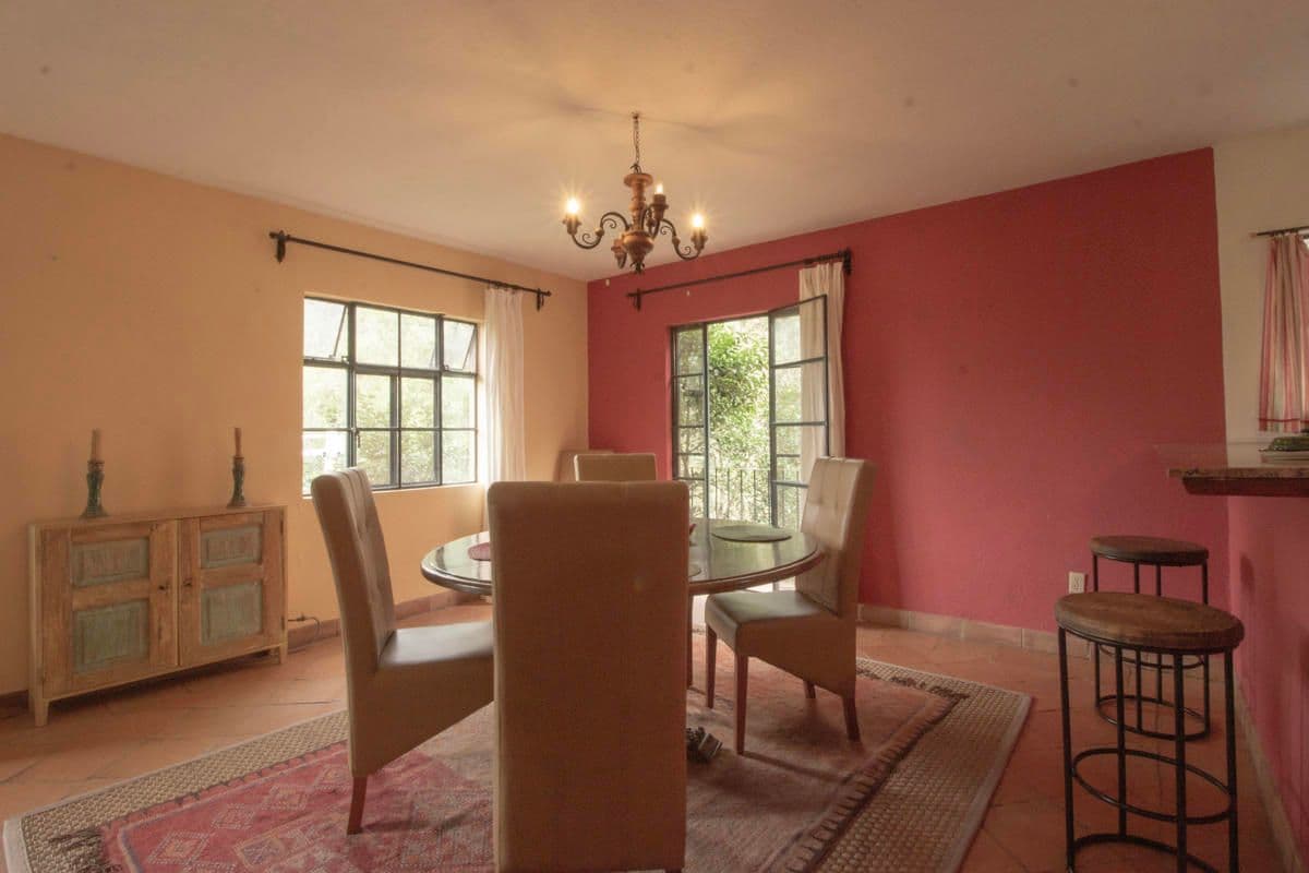 Condo for Sale in Santo Domingo, Atascadero — Centro, San Miguel de Allende — photo 19 — vibrant dining room, abundant natural light