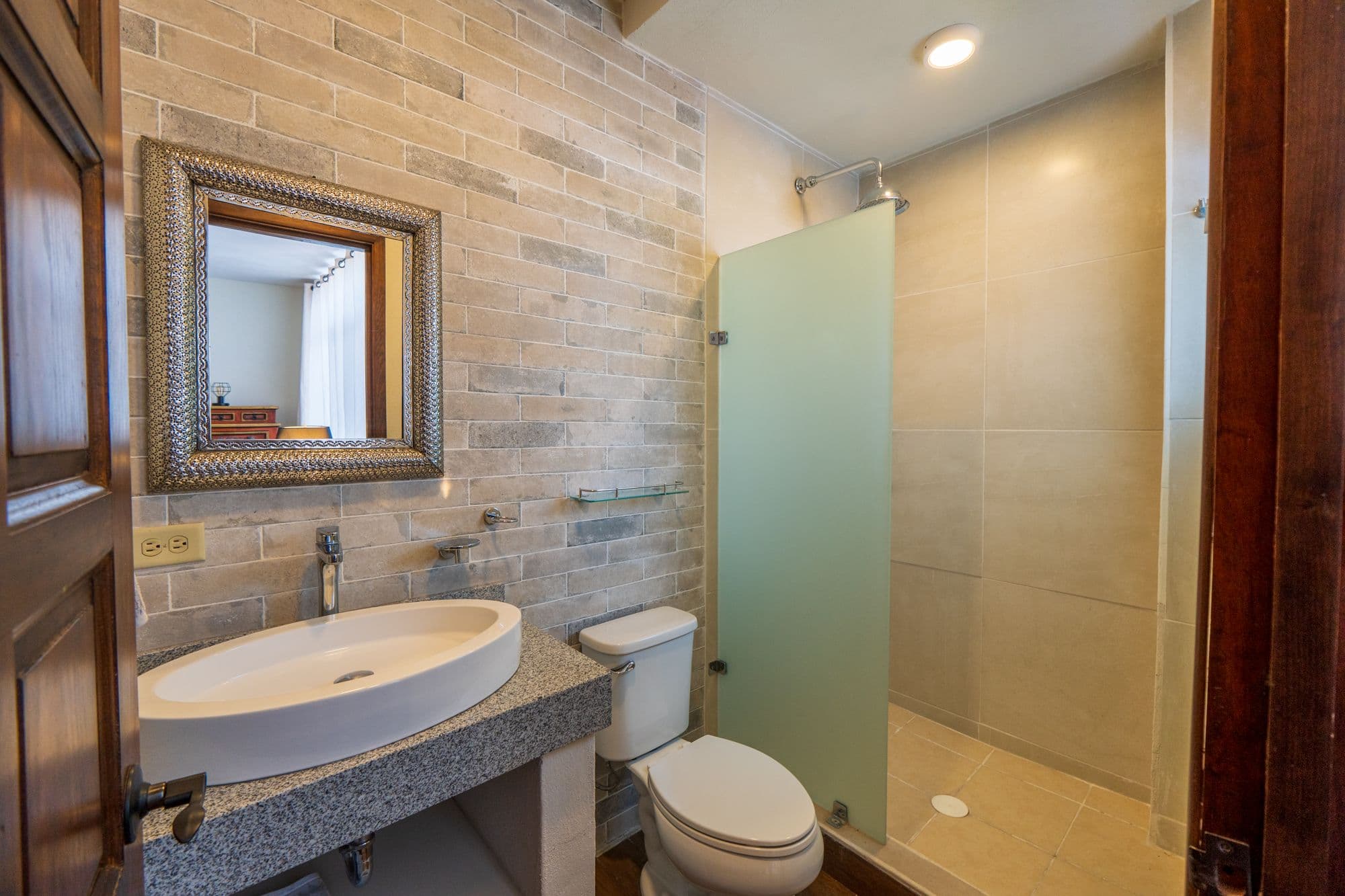 Casa Leslie — San Antonio, San Miguel de Allende — photo 9 — spa-like ensuite with artisan tilework