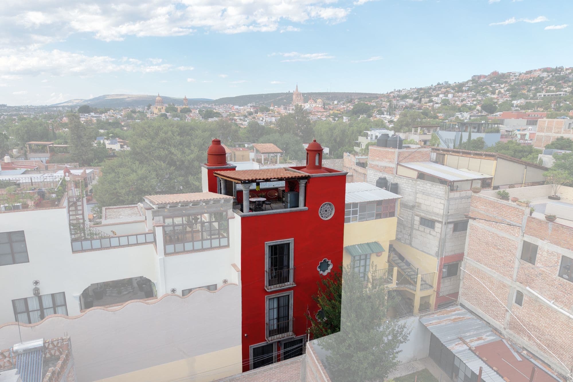 Casa Leslie — San Antonio, San Miguel de Allende — photo 19 — charming rooftop terrace, panoramic mountain vistas