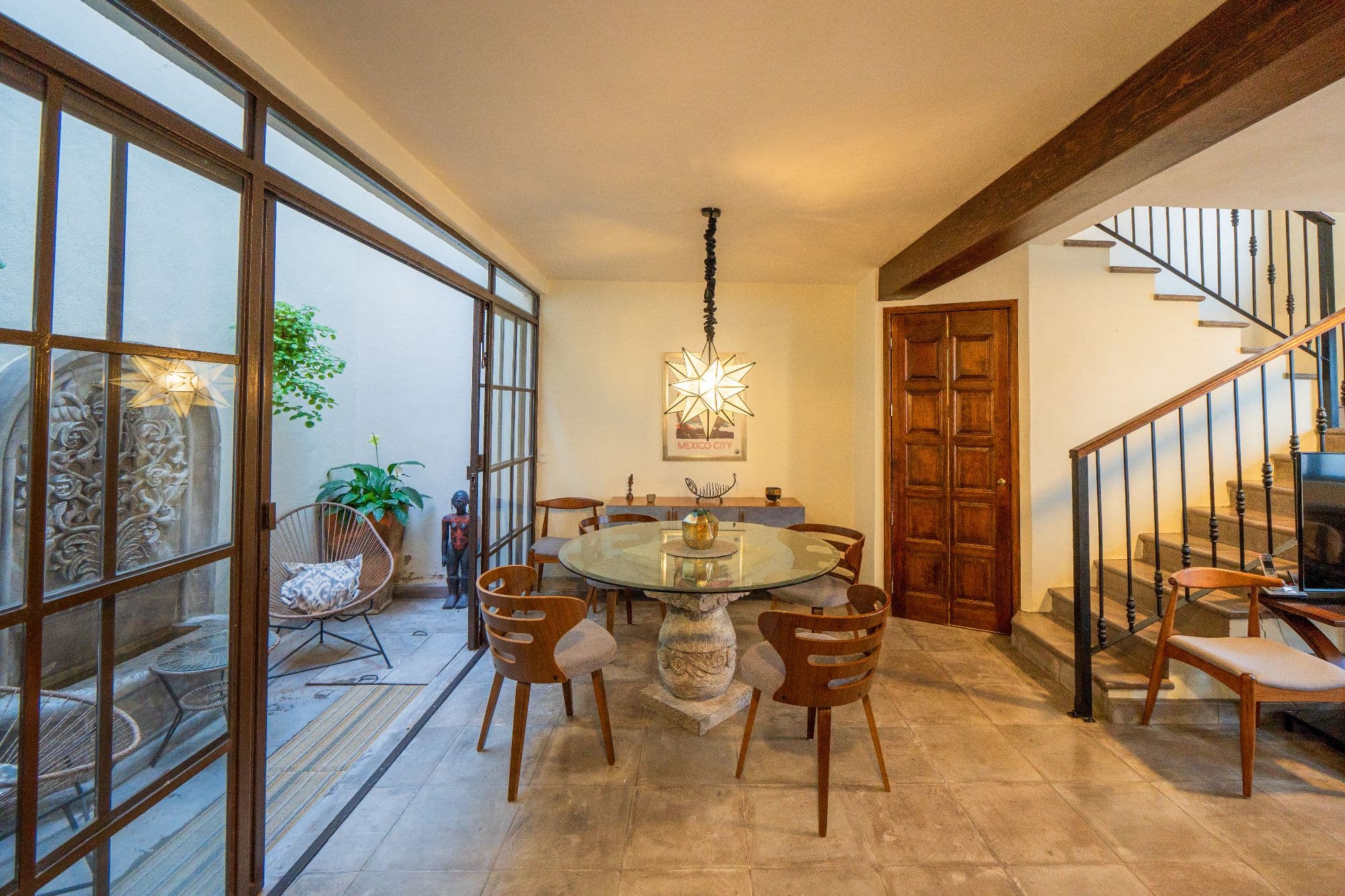 Casa Leslie — San Antonio, San Miguel de Allende — photo 6 — luminous dining sanctuary with sculptural elegance