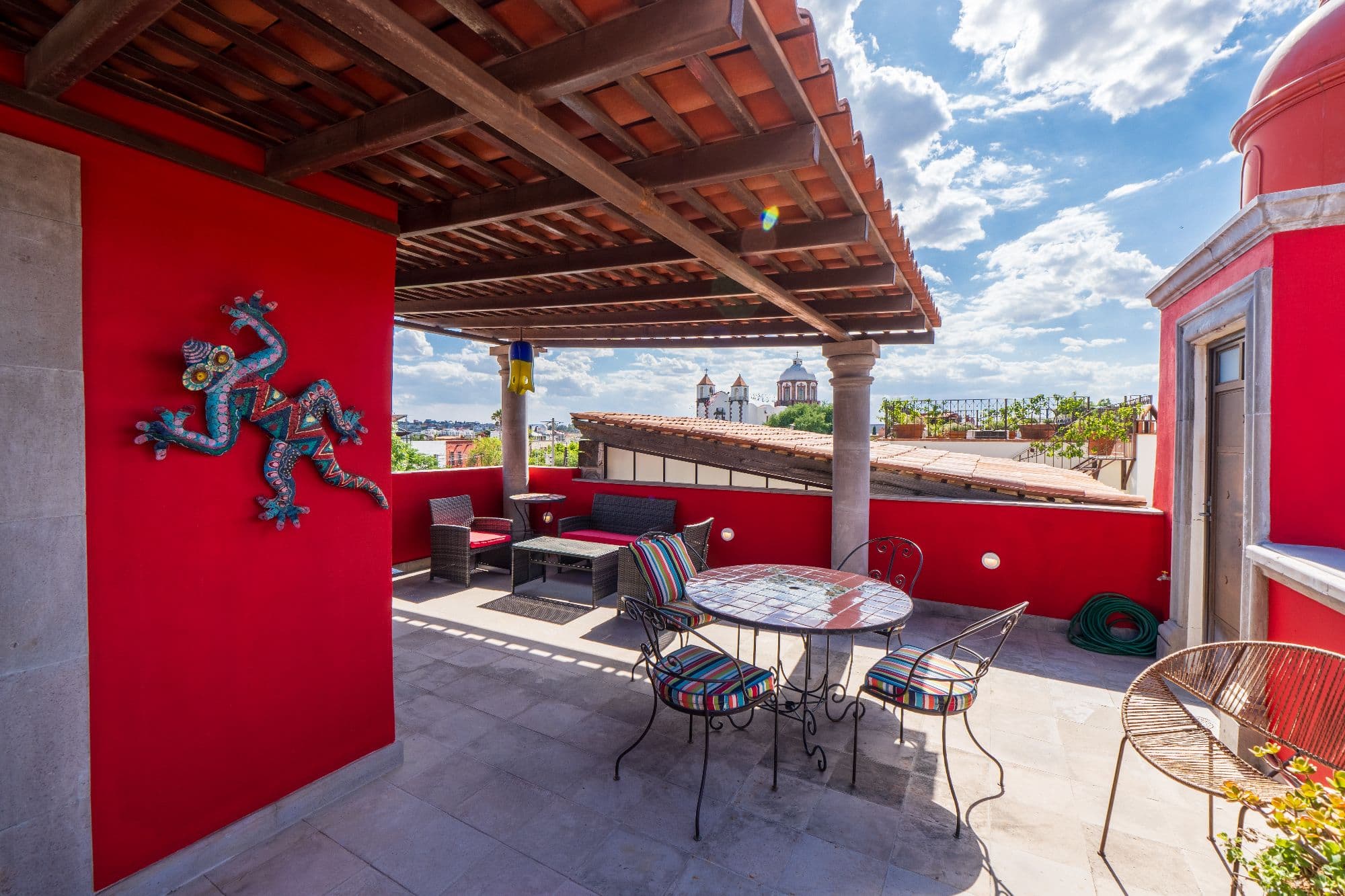 Casa Leslie — San Antonio, San Miguel de Allende — photo 17 — vibrant rooftop terrace with panoramic views