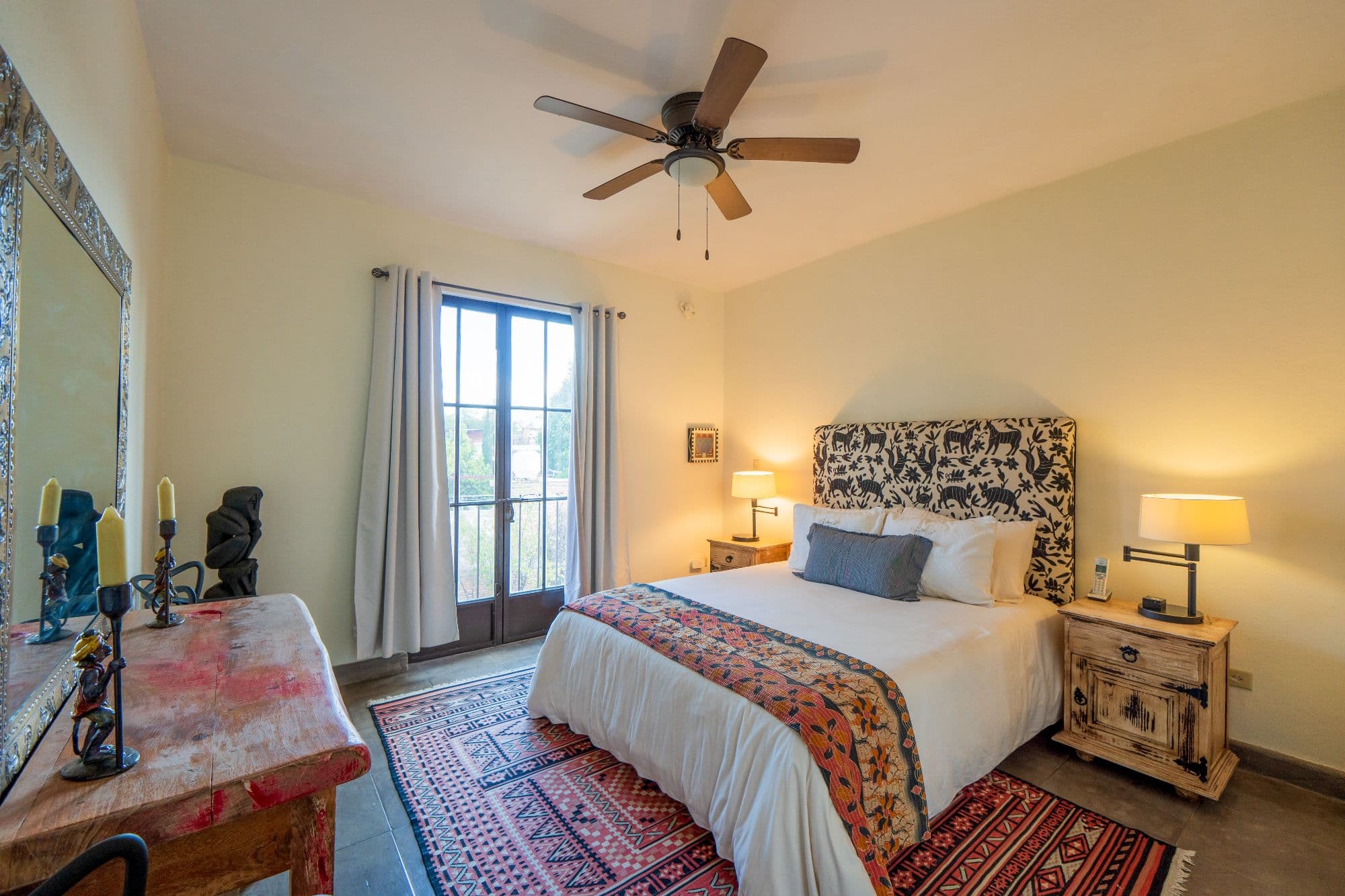 Casa Leslie — San Antonio, San Miguel de Allende — photo 12 — luminous master suite, artisanal details
