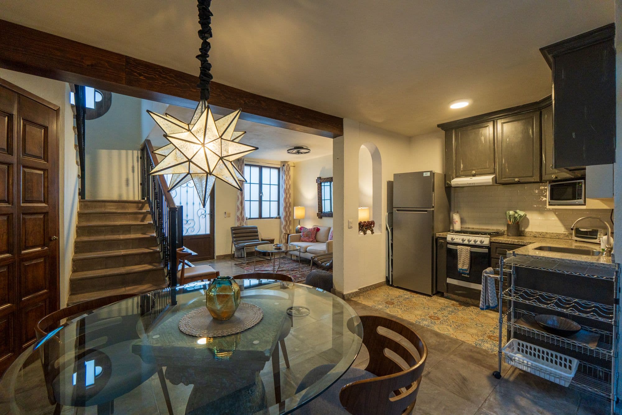 Casa Leslie — San Antonio, San Miguel de Allende — photo 5 — luminous open-plan living, artisan finishes