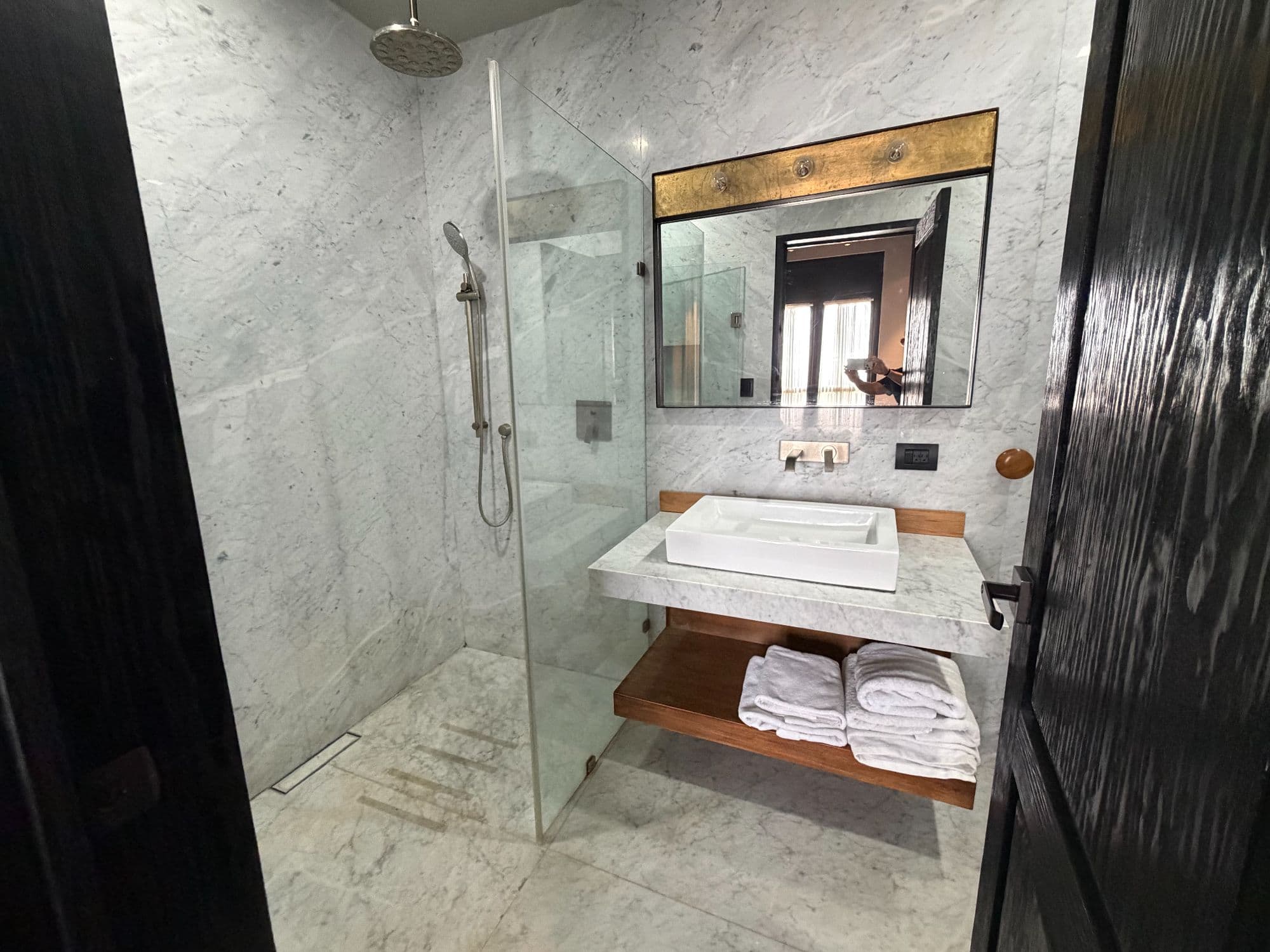 Departamento Umarán — Centro, San Miguel de Allende — photo 5 — spa-inspired marble sanctuary with natural light
