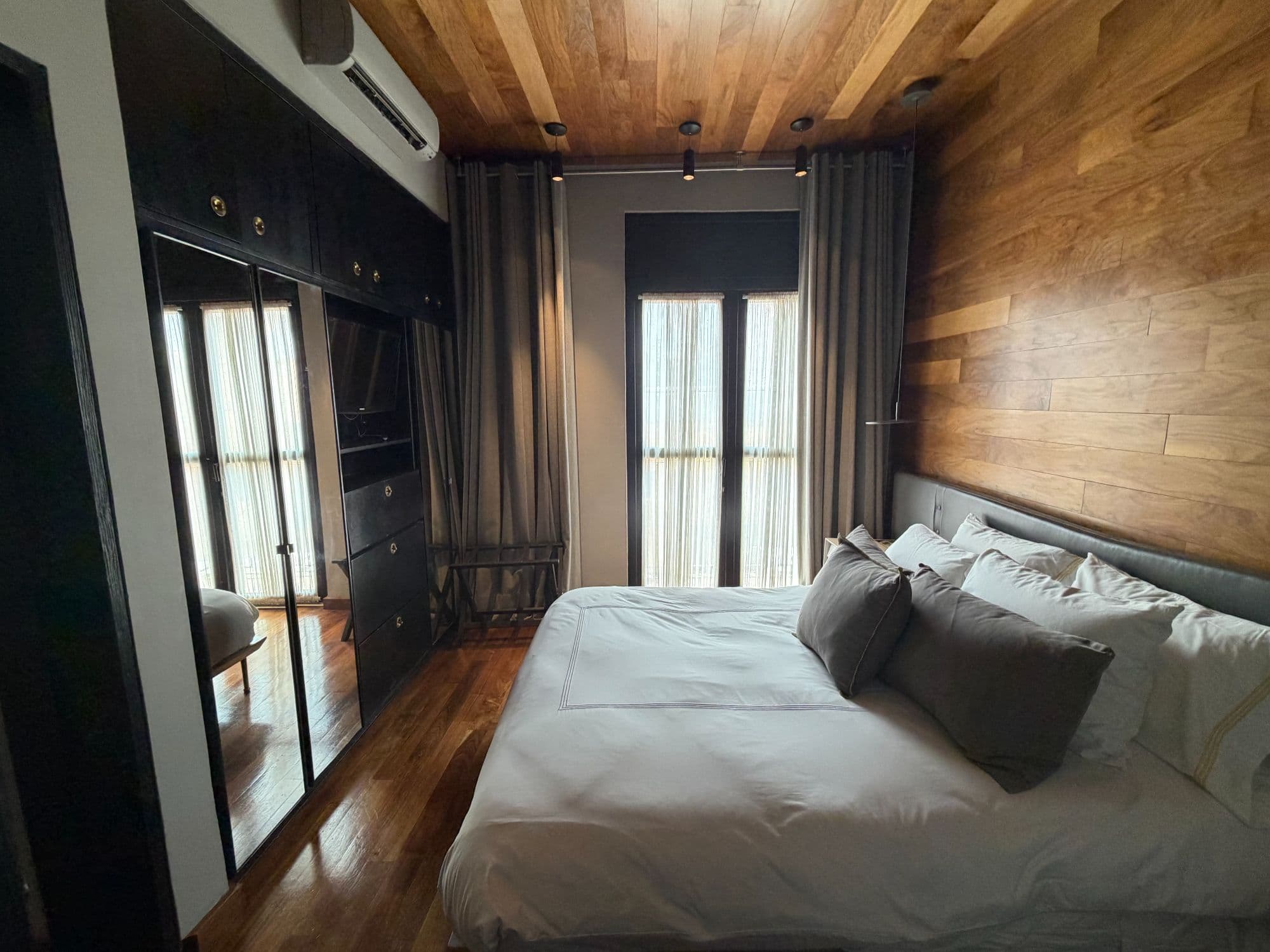 Departamento Umarán — Centro, San Miguel de Allende — photo 9 — contemporary master suite, warm wood elegance