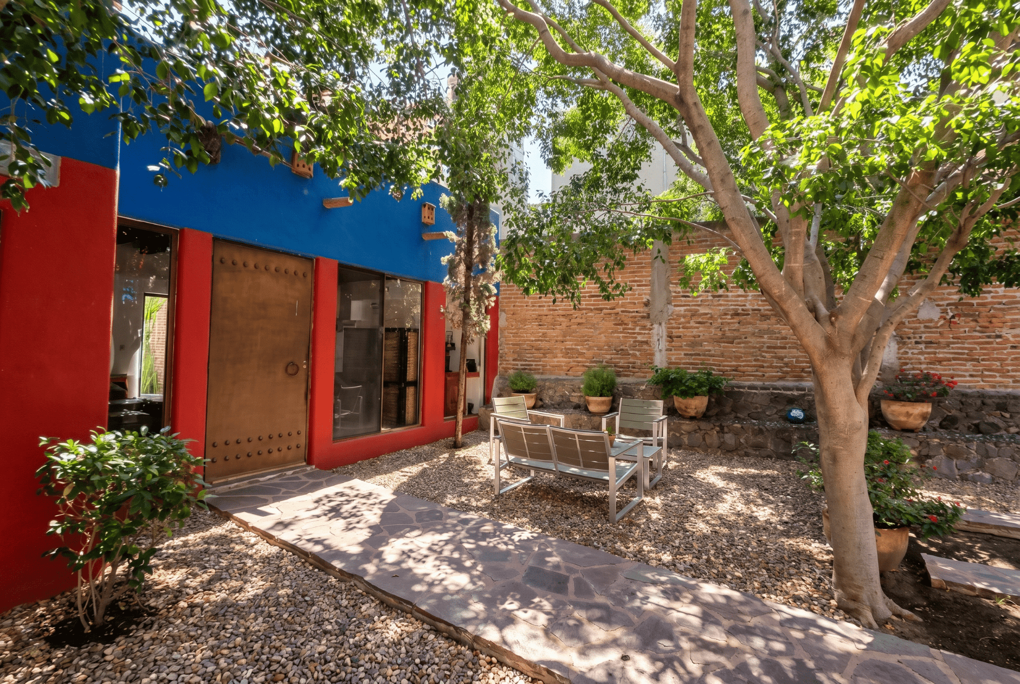 Casa Toro — San Miguel de Allende Centro, San Miguel de Allende — photo 4 — vibrant courtyard with mature shade trees