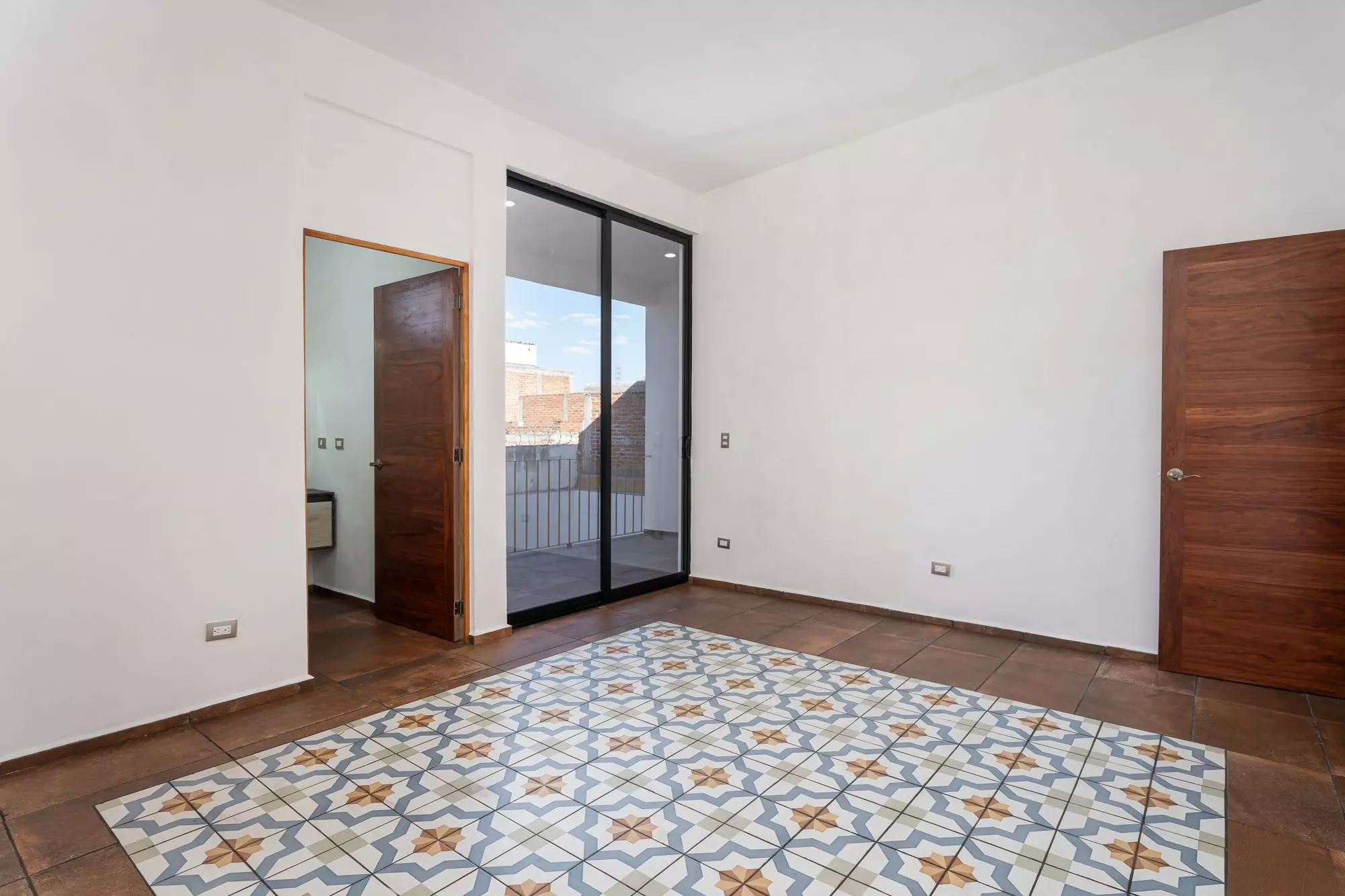 Casa Albor — La Palmita, San Miguel de Allende — photo 8 — luminous bedroom with terrace views