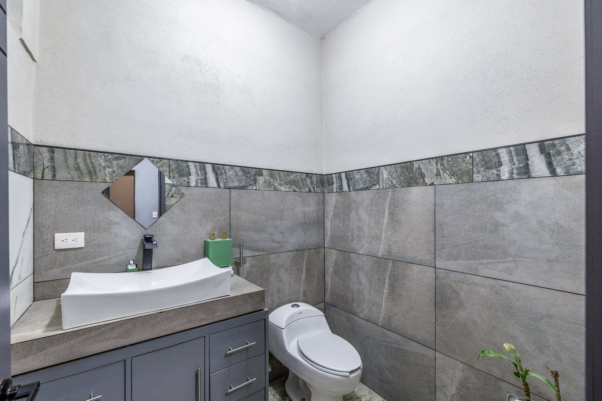 Casa Dalias — Lindavista, San Miguel de Allende — photo 7 — contemporary spa-inspired guest bath