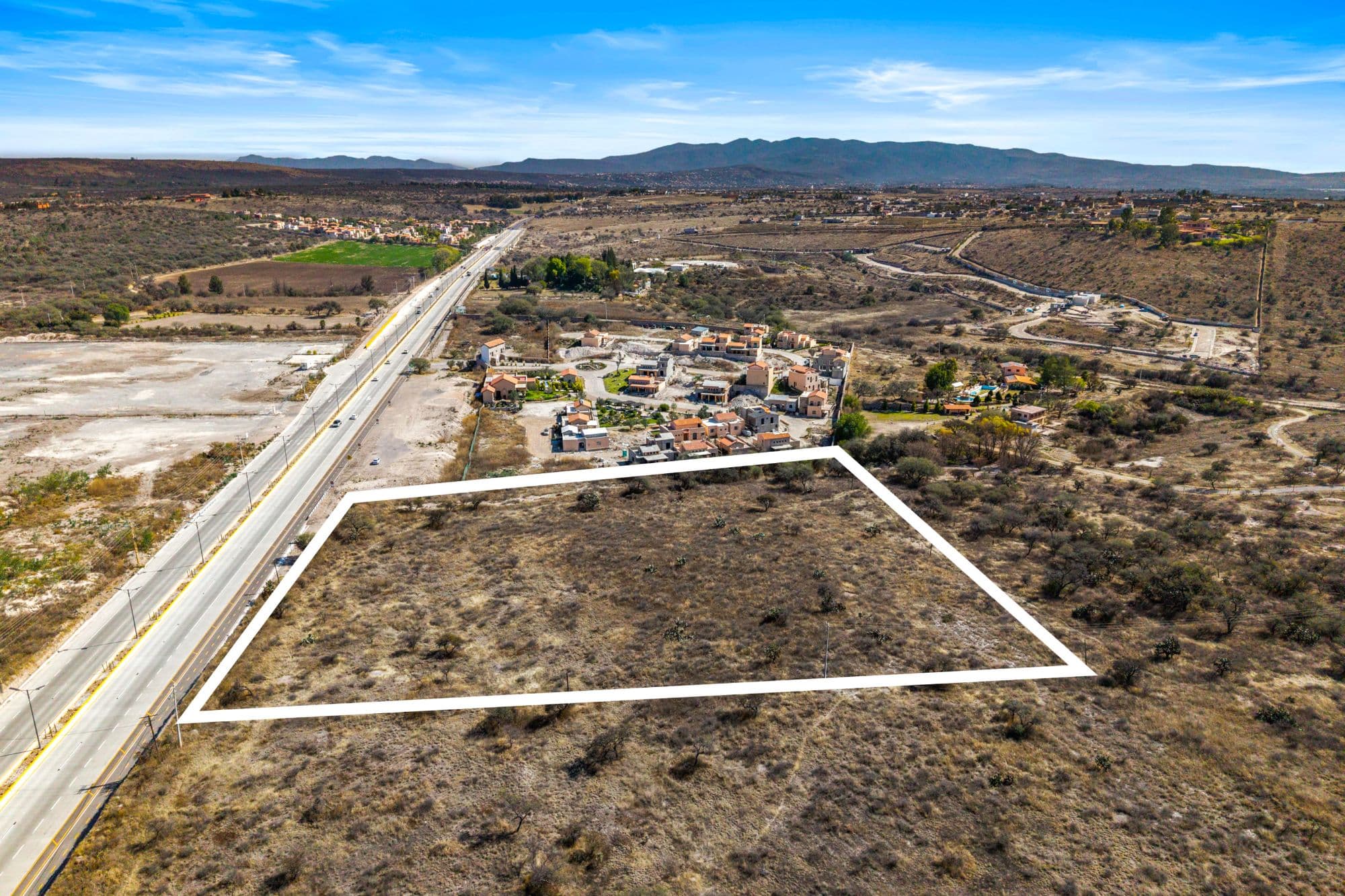 El Cortijo Lot — El Cortijo, San Miguel de Allende — photo 3 — expansive raw land, mountain vistas