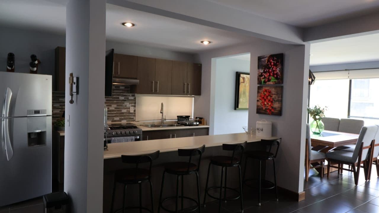 Propiedad en Venta en Zirándaro | San Miguel de Allende — Zirándaro, San Miguel de Allende — photo 4 — contemporary kitchen with island seating