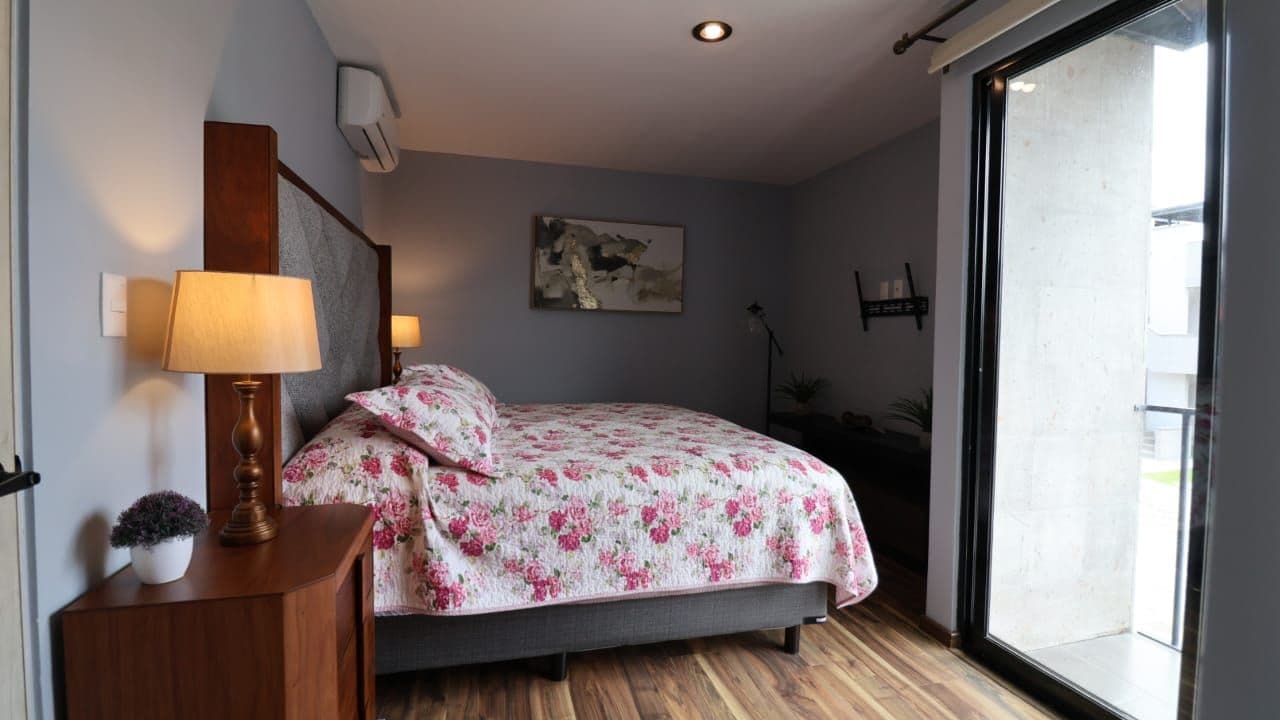 Propiedad en Venta en Zirándaro | San Miguel de Allende — Zirándaro, San Miguel de Allende — photo 17 — intimate bedroom with terrace views
