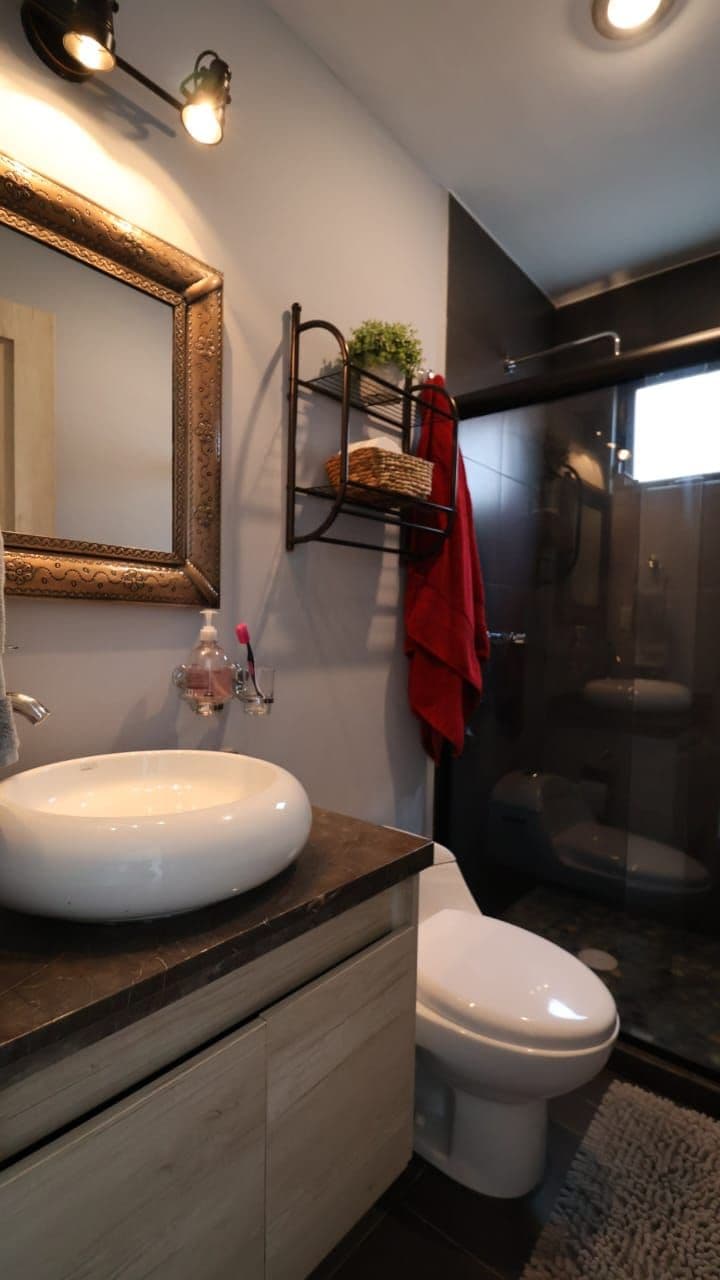 Propiedad en Venta en Zirándaro | San Miguel de Allende — Zirándaro, San Miguel de Allende — photo 19 — sophisticated spa-inspired ensuite bathroom