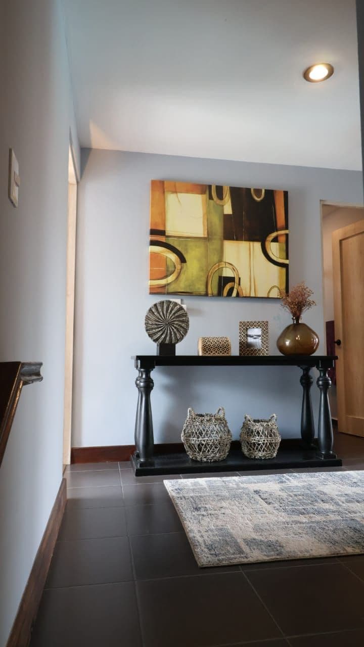 Propiedad en Venta en Zirándaro | San Miguel de Allende — Zirándaro, San Miguel de Allende — photo 16 — sophisticated foyer with curated elegance