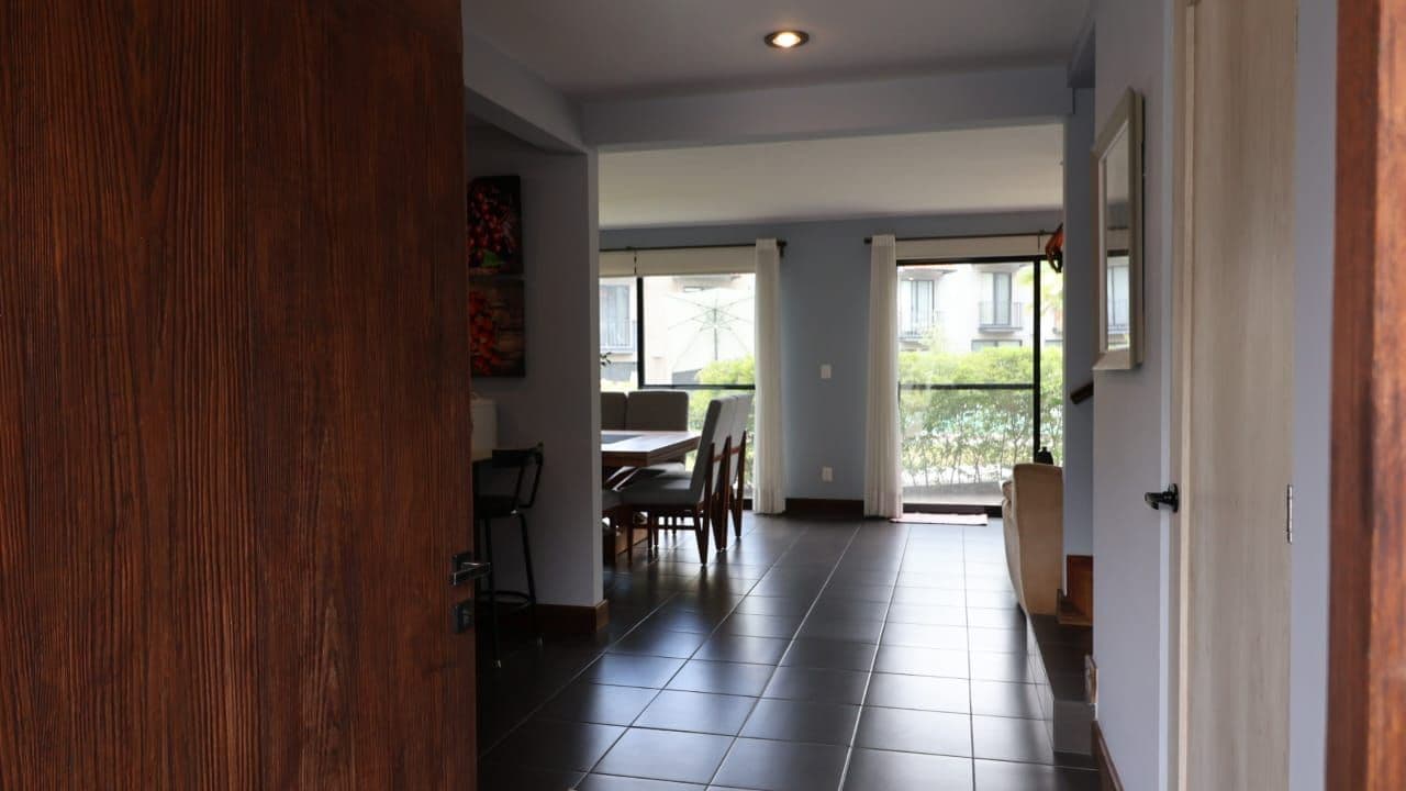 Propiedad en Venta en Zirándaro | San Miguel de Allende — Zirándaro, San Miguel de Allende — photo 2 — bright corridor, terrace views, modern elegance