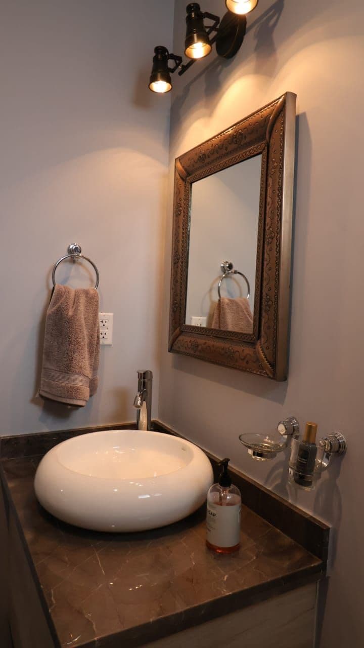 Propiedad en Venta en Zirándaro | San Miguel de Allende — Zirándaro, San Miguel de Allende — photo 13 — elegant spa-inspired powder room