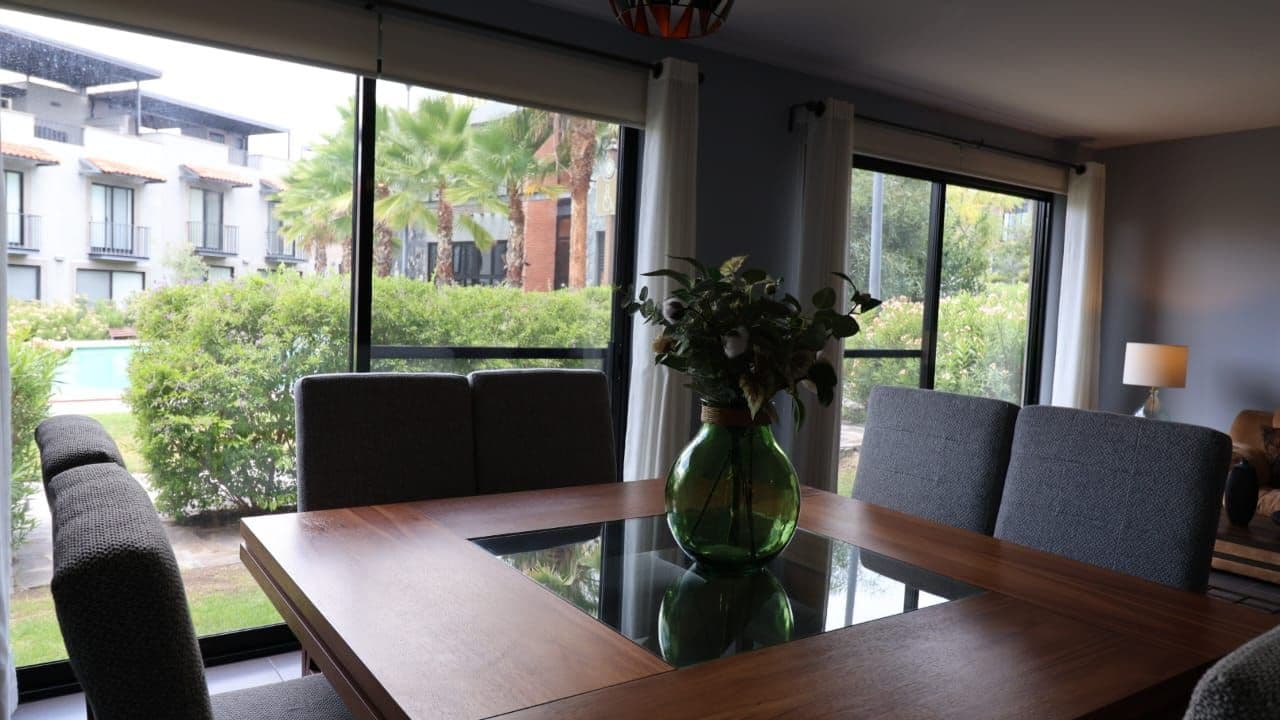Propiedad en Venta en Zirándaro | San Miguel de Allende — Zirándaro, San Miguel de Allende — photo 11 — sophisticated dining with verdant garden views