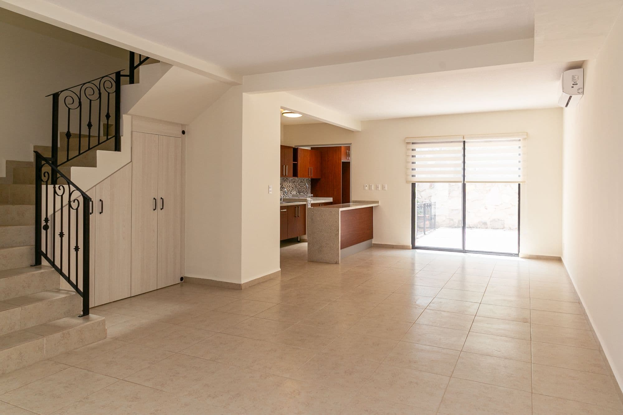 Casa Circuito El Reloj — Zirándaro, San Miguel de Allende — photo 21 — luminous open-concept living elegance
