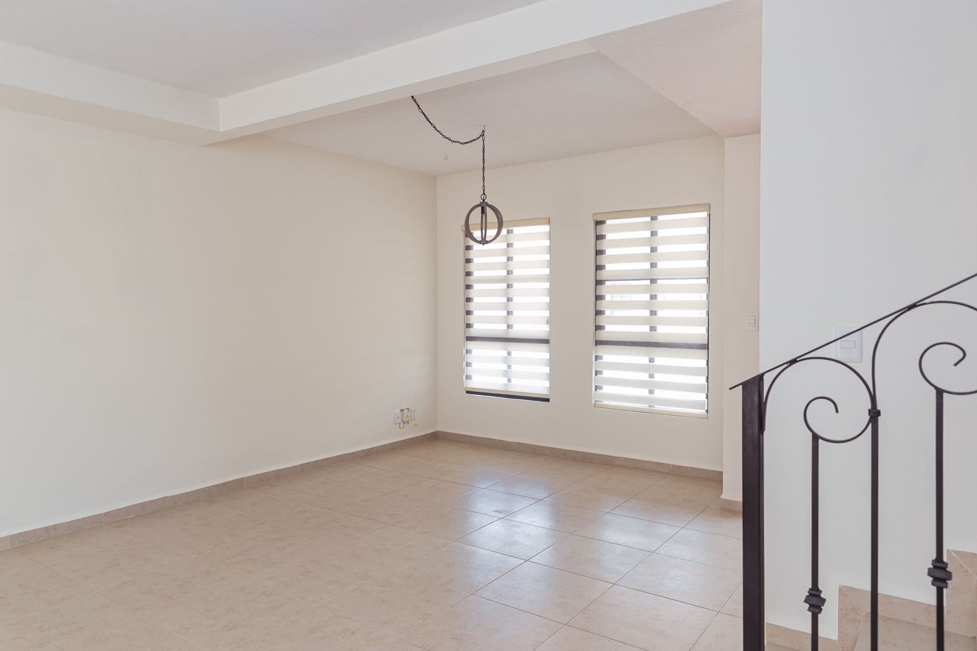 Casa Circuito El Reloj — Zirándaro, San Miguel de Allende — photo 24 — bright, airy room with architectural charm