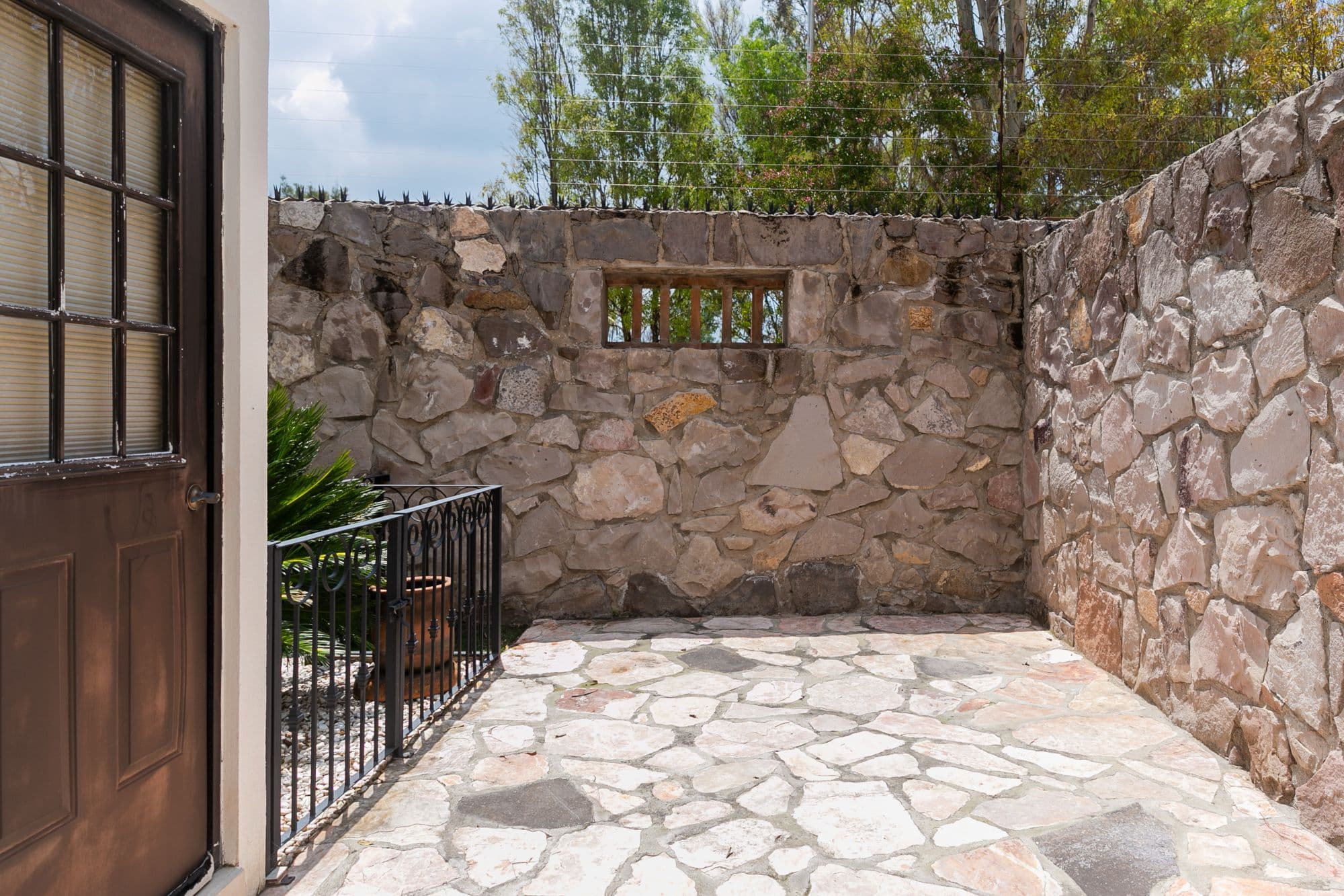 Casa Circuito El Reloj — Zirándaro, San Miguel de Allende — photo 15 — rustic stone courtyard, authentic charm
