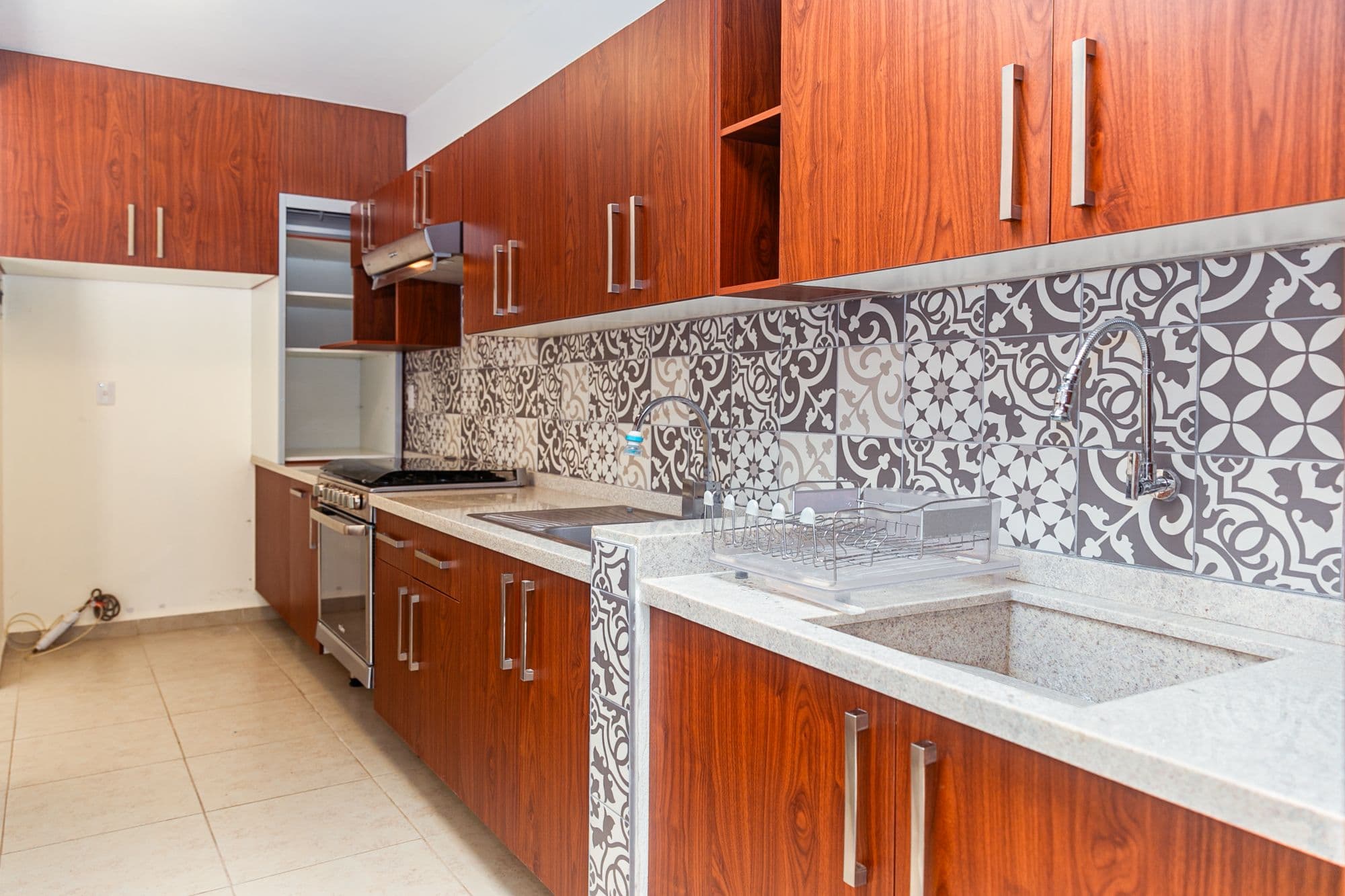 Casa Circuito El Reloj — Zirándaro, San Miguel de Allende — photo 13 — contemporary kitchen with artisanal tilework